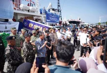 Trenggono Kerahkan Kapal Pengawas Angkut Bantuan ke NTT