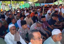Momen Wapres Salat Jumat Bersama Warga Terdampak Gempa di Kabupaten Manggarai NTT
