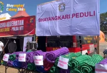 Bhayangkari dan Polda NTT Salurkan Bantuan bagi Pengungsi Gempa Sikka