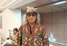 Seniman Tanah Gayo Fikar W Eda, Menyulam Kisah Gayo lewat Syair