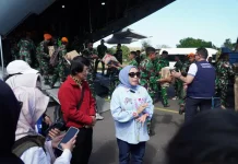 Menteri Arifah Turun Tangan Salurkan Bantuan untuk Perempuan-Anak Korban Gempa