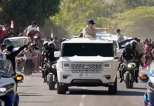 Dari Atas Mobil Maung, Presiden Prabowo Sapa Warga Terdampak Gempa NTT