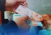 Rupiah Kembali Tertekan Dolar AS, Ditutup Melemah Tipis 2 Poin