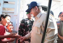 Peluk Hangat Prabowo dan Tangis Rindu Rumah Baca Anak Nagekeo