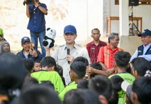 Mentrans Salurkan Bantuan Rehabilitasi Sekolah Rusak akibat Gempa NTT