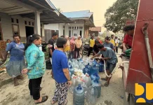 Kementerian PU Salurkan 9.200 Liter Air Bersih untuk 185 KK di Nabire