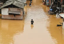 Banjir Bandang Bisa Terlihat seperti Tsunami, Ini Perbedaan Keduanya