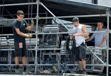Mengenal 'Roadie', Kru yang Sibuk di Balik Panggung Konser