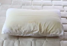 Inilah Cara Mudah Hilangkan Noda Kuning Keringat pada Bantal