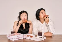 Kenapa Mukbang Bisa Mendunia? Ini Awal Mula Tren Makan di Depan Kamera