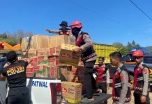Polri Terus Salurkan Bantuan hingga Perlengkapan Sekolah Pascabencana di Flores