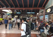 Sejumlah Penerbangan Dibatalkan, Penumpang Padati Area Tunggu Bandara Soetta