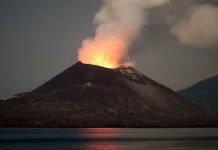 Inilah Alasan Mengapa Arah Abu Gunung Anak Krakatau Berubah-ubah
