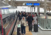 Naik Whoosh Mulai Rp9.900 ? Ini Respon Penumpang