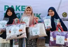 BAZNAS Salurkan 550 Paket Selimut dan Alas Tidur untuk Pengungsi Gempa NTT