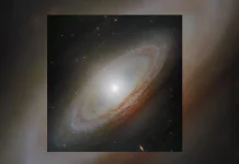 Hubble Temukan Galaksi Spiral yang Berputar Tak Seirama