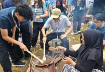 Dari Asap Tungku Kopi Gombengsari, Siswa PENABUR Belajar Arti Pantang Menyerah