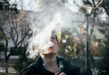Kenali Dampak Buruk Rokok Elektrik yang Perlu Diwaspadai