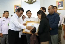 Mentan Beri Bantuan Pendidikan Keluarga Korban Gugur di Papua