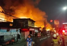 Kebakaran Kebayoran Lama: 18 Rumah Terbakar hingga 150 Warga Hilang Tempat Tinggal