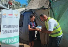 BAZNAS dan LAZ Muhajir Distribusikan 3.000 Porsi Makanan untuk Warga Gaza