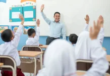 Guru Memiliki Peran Penting, Keberhasilan Kebijakan Pendidikan Gratis Nasional