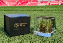 Manchester United Jual Potongan Rumput Old Trafford