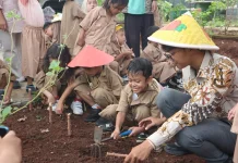 Peringati Hari Tani Nasional, Siswa TK di Depok Belajar Menanam Pangan sejak Dini