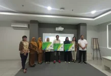 Ratusan Pekerja Sosial di Bekasi Terima Kartu Kepesertaan BPJS Ketenagakerjaan