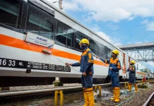 Netizen Jepang Puji Kebersihan KRL dan Kinerja Petugas KAI Services