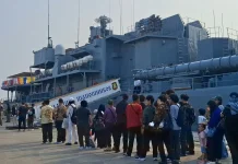 Melihat dari Dekat Kapal Perang Rusia, Warga Antusias Soal Teknologi Torpedo