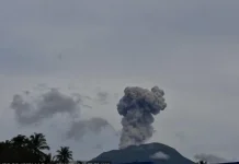 Gunung Ibu Erupsi, Kolom Abu 500 Meter dan Lava Pijar Terlontar 800 Meter