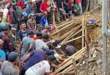 BNPB Ungkap Detik-detik Dua Pekerja Tertimbun Longsor di Pekalongan