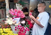 Valentine Bawa Berkah Pedagang Bunga di Pasar Cikini
