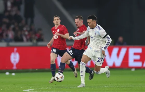 Watkins Antar Villa Menang 1-0 di Kandang Lille