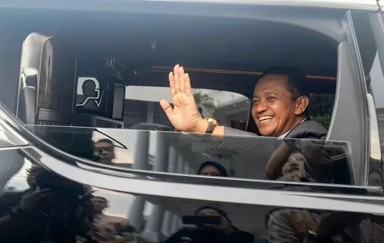 Bahlil Targetkan Konversi PLTD ke PLTS Dimulai Lebaran