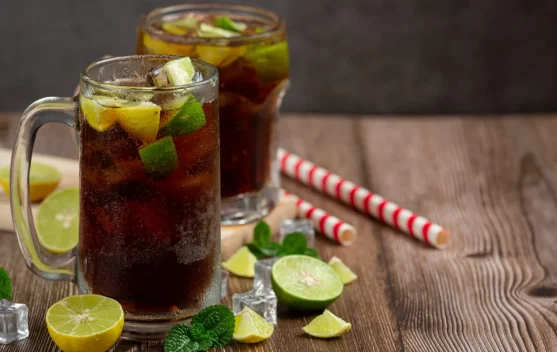 Minuman yang Perlu Dibatasi saat Sahur dan Berbuka Puasa