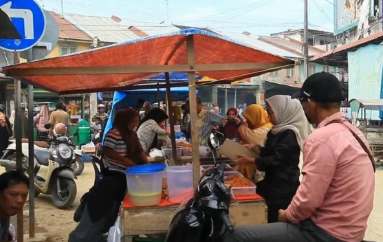 Berburu Takjil, Aceh Tamiang Kian Ramai di Penghujung Ramadan