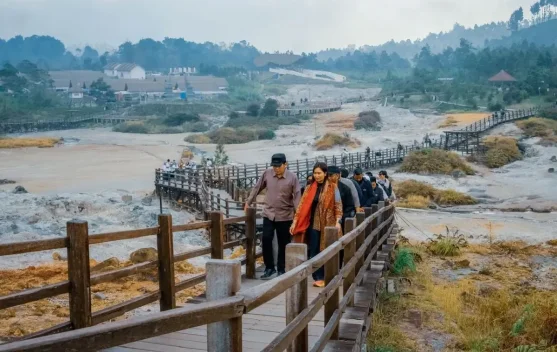 Wamenpar Imbau Pelaku Wisata Dieng Tingkatkan Layanan jelang Libur Sekolah