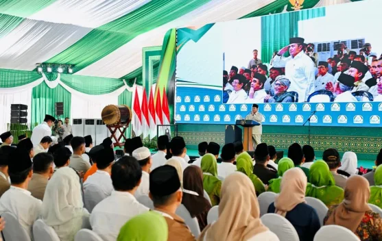 Momen Hangat Presiden Lihat Kapolri dan Panglima TNI Berkopiah dalam Konbes NU - RRI.co.id