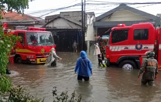 BPBD Lakukan Penanganan Banjir di Surabaya - RRI.co.id