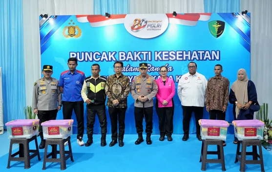 Kapolri Salurkan 6.000 Paket Bansos pada Puncak Bakti Kesehatan Bhayangkara - RRI.co.id