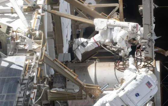 Spacewalk ISS Disiapkan untuk Perbaikan Canadarm2 yang Menua - RRI.co.id