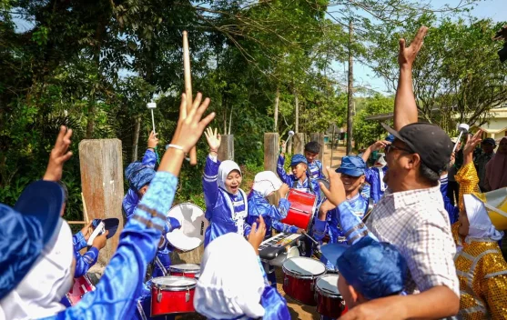 Presiden Beri Bantuan untuk Siswa Viral karena Drumben dari Barang Bekas - RRI.co.id