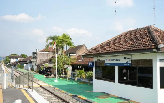 Ribuan Penumpang Gunakan Stasiun Pasarnguter di Sukoharjo - RRI.co.id