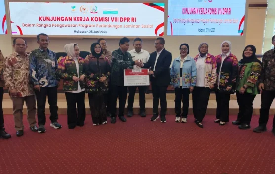 Kemensos Salurkan Bansos Rp544 Miliar di Sulsel Disaksikan Komisi VIII DPR - RRI.co.id