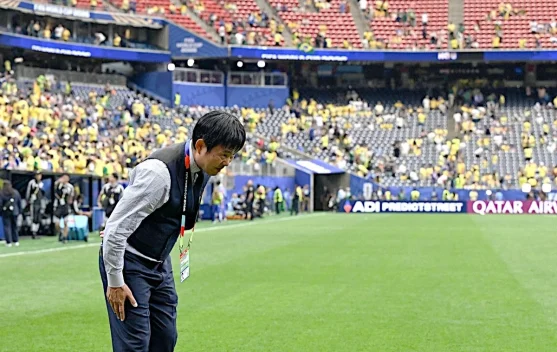 Bungkukan Badan, Pelatih Hajime Minta Maaf usai Jepang Terhenti di Piala Dunia 2026 - RRI.co.id