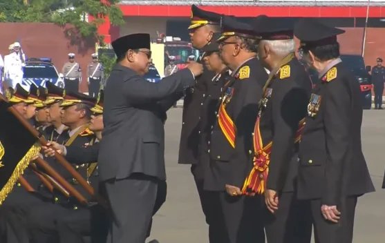 Presiden Anugerahkan Bintang Bhayangkara Nararya kepada Tiga Anggota Polri - RRI.co.id