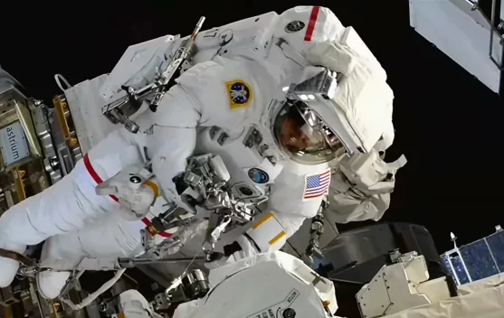 Astronaut NASA Berhasil Perbaiki Lengan Robot Canadarm2 di Luar ISS - RRI.co.id