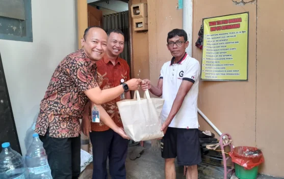 KAI Services Bagikan Bingkisan Hari Jadi ke-23 di Jawa Sumatra - RRI.co.id